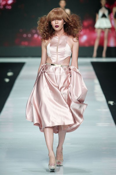 Jakarta, Indonesia - 23 Oktober. Peggy Hartanto Quantum. Hair Do Nick Malenko It Girl of Fashion Loreal. Jakarta Fashion Week 2014. at Senayan City. 23 Oktober 2013. Jakarta. [Foto: Mohammad Abduh/Wolipop]