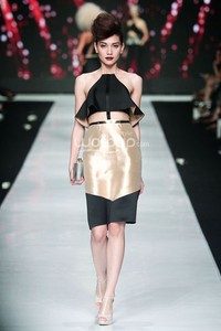 Jakarta, Indonesia - 23 Oktober. Peggy Hartanto Quantum. Hair Do Nick Malenko It Girl of Fashion Loreal. Jakarta Fashion Week 2014. at Senayan City. 23 Oktober 2013. Jakarta. [Foto: Mohammad Abduh/Wolipop]