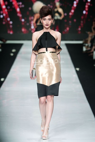 Jakarta, Indonesia - 23 Oktober. Peggy Hartanto Quantum. Hair Do Nick Malenko It Girl of Fashion Loreal. Jakarta Fashion Week 2014. at Senayan City. 23 Oktober 2013. Jakarta. [Foto: Mohammad Abduh/Wolipop]