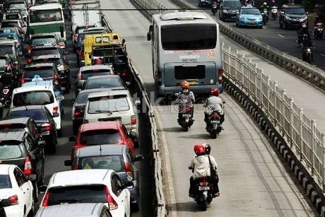 Masih Ada yang Bandel Masuk Jalur TransJakarta Hari Ini?