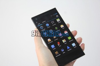 Tak hanya itu, spesifikasinya pun tidak main-main. Tengok saja penggunaan prosesor octa-core terkencang MediaTek yang hadir lewat chip MT6592. (kredit foto: gizchina)