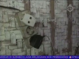 Asik Bermain HP Saat Hujan, Seorang Pria Tewas Tersetrum