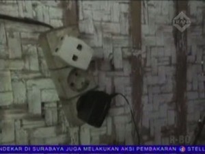 Asik Bermain HP Saat Hujan, Seorang Pria Tewas Tersetrum