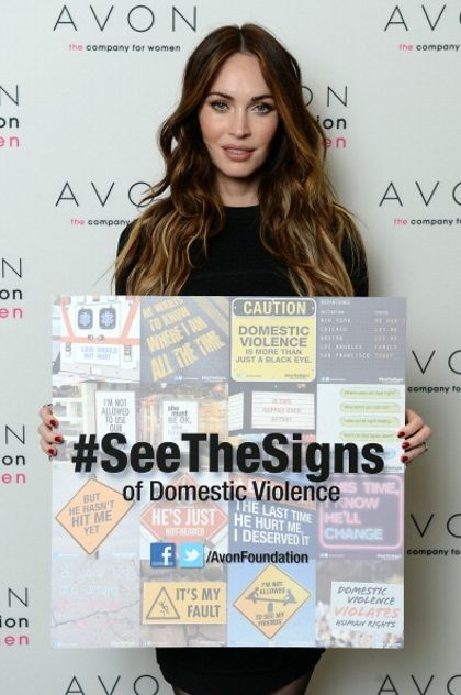 Megan memamerkan kehamilannya saat menghadiri kampanye #SeeTheSigns yang diadakan untuk melawan kekerasan terhadap perempuan. Acara peluncuran kampanye ini diadakan di Morgan Library & Museum, New York City, Kamis (21/11/2013).  (Photo by Dimitrios Kambouris/Getty Images for Avon)