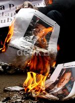 Pemuda Pancasila Bakar Foto Tony Abbott