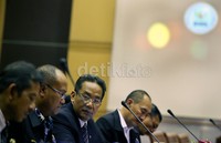 Kepala BNN Komjen Anang Iskandar memberikan penjelasan kepada anggota DPR Komisi III.