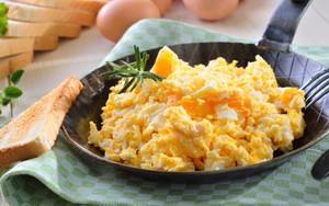 Yuk, Bikin Scrambled Egg Lembut Ala Gordon Ramsay!