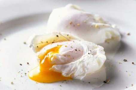 Poached Egg yang Lembut Meleleh Bisa Dibuat dengan Cara Ini