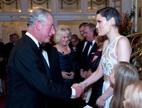 Jessie J bertemu dengan Pangeran Charles. Arthur Edwards/Getty Images.
