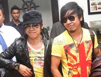 Inul Vizta dituding tidak meminta izin terlebih dahulu kepada pihak Radja terkait masuknya lagu tersebut ke dalam jaringan Inul Vizta. Gus Mun/detikHOT.