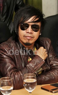 Kasus yang membelit Inul Vizta Family KTV dan Manajemen Radja ditakutkan Ian Kasela akan mengganggu karier internasional mereka. Noel/detikHOT.