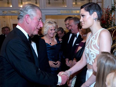 Bertemu Pangeran Charles, Jessie J Tampil Seksi