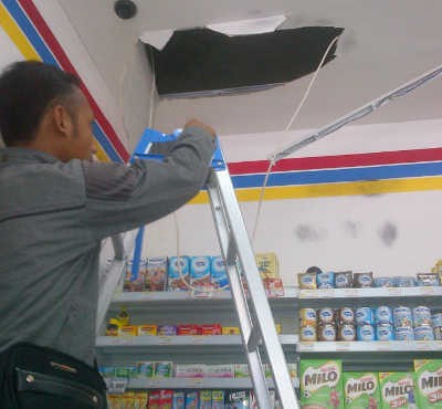 Minimarket Dibobol Maling, Puluhan Rokok Raib