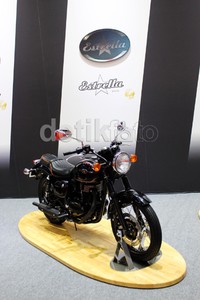 Meski jadul, tampang motor ini merupakan tampang baru karena tahun 1992 mereka juga pernah memperlihatkannya.