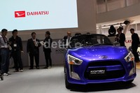 Mobil ini dipamerkan Daihatsu di Tokyo Motor Show dengan dua model, coupe dan roadster.