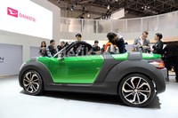 Uniknya, panel luar mobil ini dibuat dari resin yang bisa dibongkar pasang sesuai keinginan penggunanya.