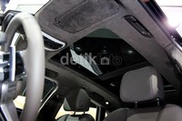 Kabin penumpang menyajikan panel instrume yang cukup mewah.