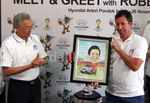 Robbie Fowler Kunjungi Diler Hyundai Pondok Indah