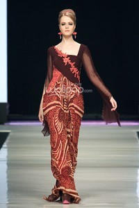 Jakarta, Indonesia - 23 Oktober. Qonita Gholib by Qonita Boutique. Masterpiece Batik Ethnic. Jakarta Fashion Week 2014 at Senayan City. 23 Oktober 2013. Jakarta. [Foto: Mohammad Abduh/Wolipop]