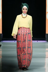 Jakarta, Indonesia - 23 Oktober. Risty Tagor Gorgeous Gorga. Masterpiece Batik Ethnic. Jakarta Fashion Week 2014 at Senayan City. 23 Oktober 2013. Jakarta. [Foto: Mohammad Abduh/Wolipop]