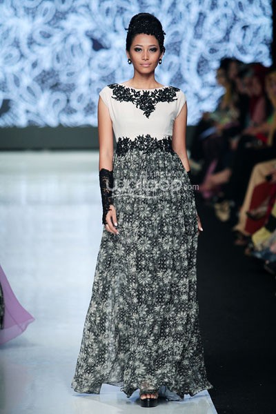 Jakarta, Indonesia - 23 Oktober. Tieka Huza Black Touch. Masterpiece Batik Ethnic. Jakarta Fashion Week 2014 at Senayan City. 23 Oktober 2013. Jakarta. [Foto: Mohammad Abduh/Wolipop]