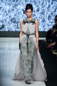 Jakarta, Indonesia - 23 Oktober. Tieka Huza Black Touch. Masterpiece Batik Ethnic. Jakarta Fashion Week 2014 at Senayan City. 23 Oktober 2013. Jakarta. [Foto: Mohammad Abduh/Wolipop]