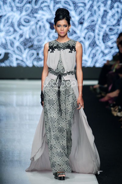 Jakarta, Indonesia - 23 Oktober. Tieka Huza Black Touch. Masterpiece Batik Ethnic. Jakarta Fashion Week 2014 at Senayan City. 23 Oktober 2013. Jakarta. [Foto: Mohammad Abduh/Wolipop]