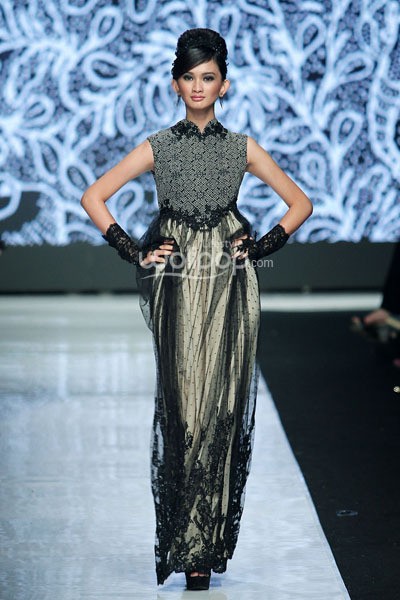 Jakarta, Indonesia - 23 Oktober. Tieka Huza Black Touch. Masterpiece Batik Ethnic. Jakarta Fashion Week 2014 at Senayan City. 23 Oktober 2013. Jakarta. [Foto: Mohammad Abduh/Wolipop]