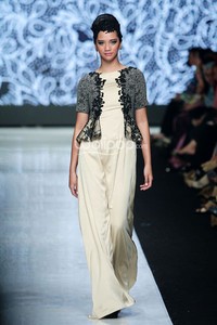 Jakarta, Indonesia - 23 Oktober. Tieka Huza Black Touch. Masterpiece Batik Ethnic. Jakarta Fashion Week 2014 at Senayan City. 23 Oktober 2013. Jakarta. [Foto: Mohammad Abduh/Wolipop]