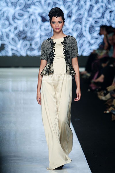 Jakarta, Indonesia - 23 Oktober. Tieka Huza Black Touch. Masterpiece Batik Ethnic. Jakarta Fashion Week 2014 at Senayan City. 23 Oktober 2013. Jakarta. [Foto: Mohammad Abduh/Wolipop]