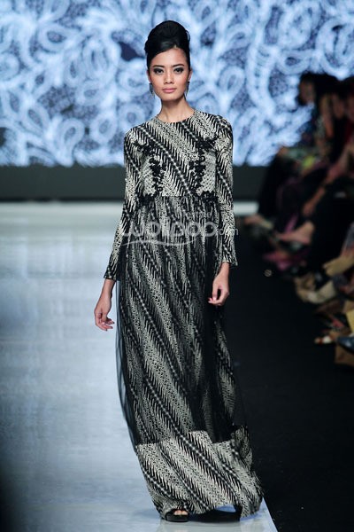 Jakarta, Indonesia - 23 Oktober. Tieka Huza Black Touch. Masterpiece Batik Ethnic. Jakarta Fashion Week 2014 at Senayan City. 23 Oktober 2013. Jakarta. [Foto: Mohammad Abduh/Wolipop]