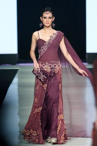 Jakarta, Indonesia - 23 Oktober. Qonita Gholib by Qonita Boutique. Masterpiece Batik Ethnic. Jakarta Fashion Week 2014 at Senayan City. 23 Oktober 2013. Jakarta. [Foto: Mohammad Abduh/Wolipop]