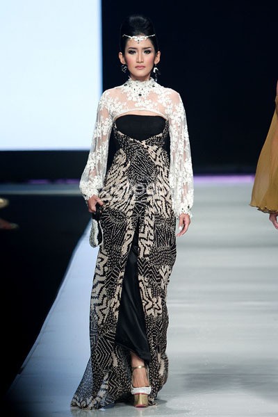 Jakarta, Indonesia - 23 Oktober. Qonita Gholib by Qonita Boutique. Masterpiece Batik Ethnic. Jakarta Fashion Week 2014 at Senayan City. 23 Oktober 2013. Jakarta. [Foto: Mohammad Abduh/Wolipop]