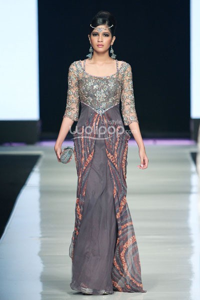 Jakarta, Indonesia - 23 Oktober. Qonita Gholib by Qonita Boutique. Masterpiece Batik Ethnic. Jakarta Fashion Week 2014 at Senayan City. 23 Oktober 2013. Jakarta. [Foto: Mohammad Abduh/Wolipop]