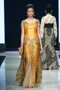 Jakarta, Indonesia - 23 Oktober. Qonita Gholib by Qonita Boutique. Masterpiece Batik Ethnic. Jakarta Fashion Week 2014 at Senayan City. 23 Oktober 2013. Jakarta. [Foto: Mohammad Abduh/Wolipop]