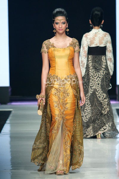 Jakarta, Indonesia - 23 Oktober. Qonita Gholib by Qonita Boutique. Masterpiece Batik Ethnic. Jakarta Fashion Week 2014 at Senayan City. 23 Oktober 2013. Jakarta. [Foto: Mohammad Abduh/Wolipop]