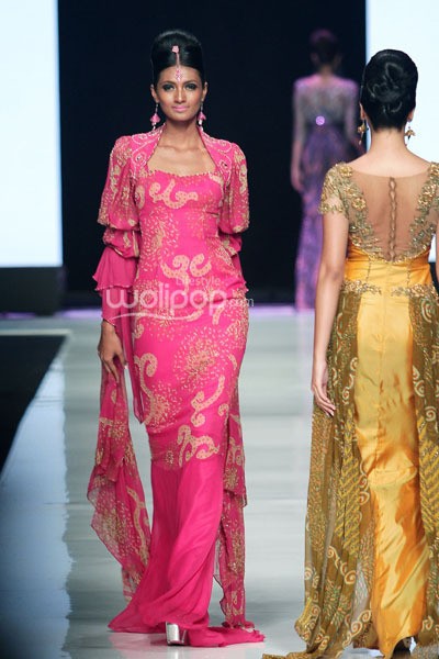 Jakarta, Indonesia - 23 Oktober. Qonita Gholib by Qonita Boutique. Masterpiece Batik Ethnic. Jakarta Fashion Week 2014 at Senayan City. 23 Oktober 2013. Jakarta. [Foto: Mohammad Abduh/Wolipop]