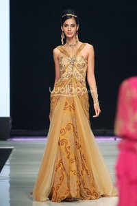 Jakarta, Indonesia - 23 Oktober. Qonita Gholib by Qonita Boutique. Masterpiece Batik Ethnic. Jakarta Fashion Week 2014 at Senayan City. 23 Oktober 2013. Jakarta. [Foto: Mohammad Abduh/Wolipop]