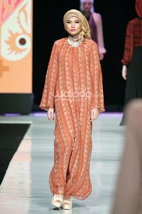 Jakarta, Indonesia - 23 Oktober. Risty Tagor Gorgeous Gorga. Masterpiece Batik Ethnic. Jakarta Fashion Week 2014 at Senayan City. 23 Oktober 2013. Jakarta. [Foto: Mohammad Abduh/Wolipop]