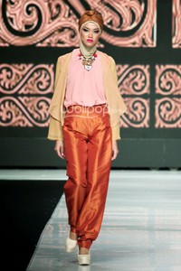 Jakarta, Indonesia - 23 Oktober. Risty Tagor Gorgeous Gorga. Masterpiece Batik Ethnic. Jakarta Fashion Week 2014 at Senayan City. 23 Oktober 2013. Jakarta. [Foto: Mohammad Abduh/Wolipop]