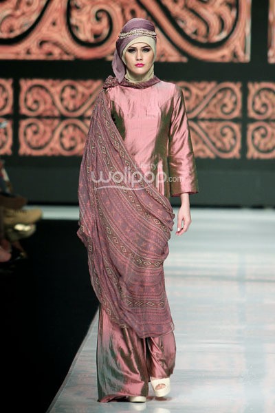 Jakarta, Indonesia - 23 Oktober. Risty Tagor Gorgeous Gorga. Masterpiece Batik Ethnic. Jakarta Fashion Week 2014 at Senayan City. 23 Oktober 2013. Jakarta. [Foto: Mohammad Abduh/Wolipop]