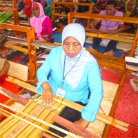 Minim Ilmu, Penenun NTT Sering Bingung Ditanya Harga Jual Kainnya Sendiri