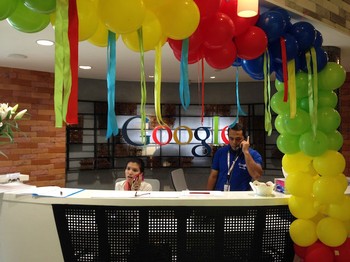 Setelah satu setengah tahun lebih hadir di Indonesia, Google akhirnya benar-benar punya kantor dalam bentuk fisik, bukan cuma sekadar virtual office.