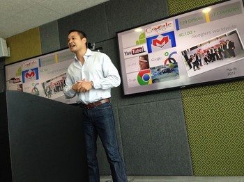 Tugas kami di Google adalah untuk mengatur semua informasi, bukan data. Itu adalah tugas berat karena setiap jam database di Google terus bertambah, kata Khrisna.