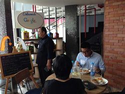 Makan Gratis di Warung Mbah Google