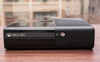Pada pameran E3 2013 Microsoft menghadirkan Xbox 360E, ini adalah versi terakhir di keluarga 360. Konsol game ini dijual dengan harga USD 250. (kredit foto: cnet)