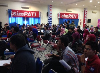 Mereka semua membagikan ilmunya mengenai bagaimana membuat video yang baik, membuat aplikasi lokal, tulisan yang menarik dan segala sesuatu seluk beluk tentang internet dan dunia online.