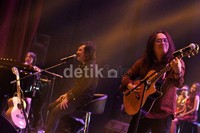 Sekitar 25 lagu dengan aransemen menghanyutkan para penggemarnya yang hadir. Noel/detikHOT.