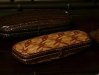 Inilah salah satu kerajinan anyaman bambu khas Jepang. Beberapa benda kerajinan fungsional mulai dari clutch bag, dompet hingga tempat kacamata. Harganya untuk benda kecil itu sekitar JPY 500 ribu alias Rp 57 juta (Hany/detikTravel)