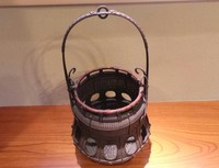 Karya dari kakek buyut Shouchiku ini sudah berusia lebih dari 100 tahun. Shouchiko mengatakan kakeknya mulai membuat kerajinan bambu itu 120 tahun lalu, dan kini dirinya meneruskan sebagai generasi keempat (Hany/detikTravel)